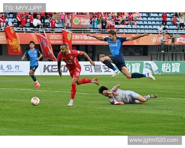 赛后分析:上海足球队与成都足球队的战术对决与启示 赛后分析:上海足球队与成都足球队的战术对决与启示