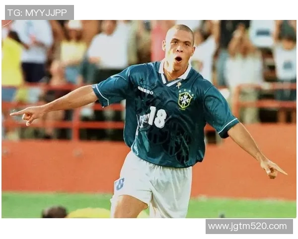 足球明星左前卫的辉煌历程与战术解析带你走进绿茵场的传奇故事 足球明星左前卫的辉煌历程与战术解析带你走进绿茵场的传奇故事